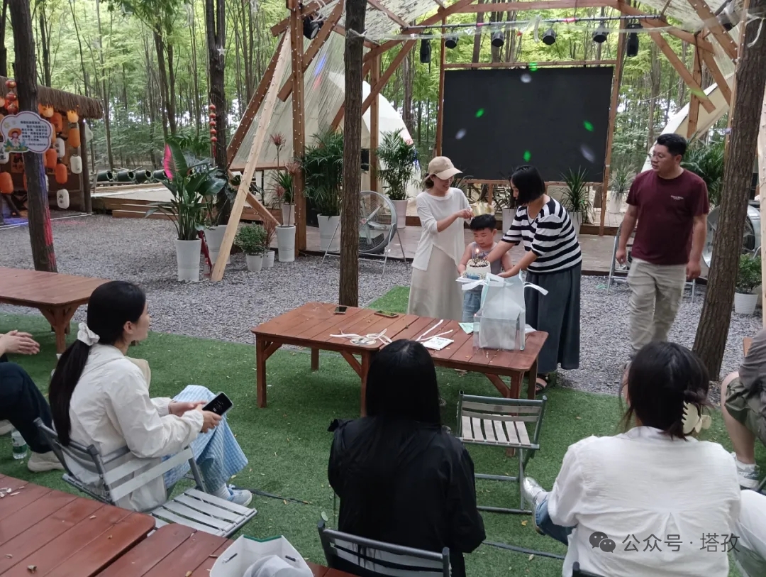 员工生日会.jpg 员工生日会.jpg